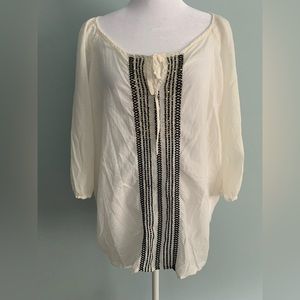 Blouse w/embroidery and sequins detail